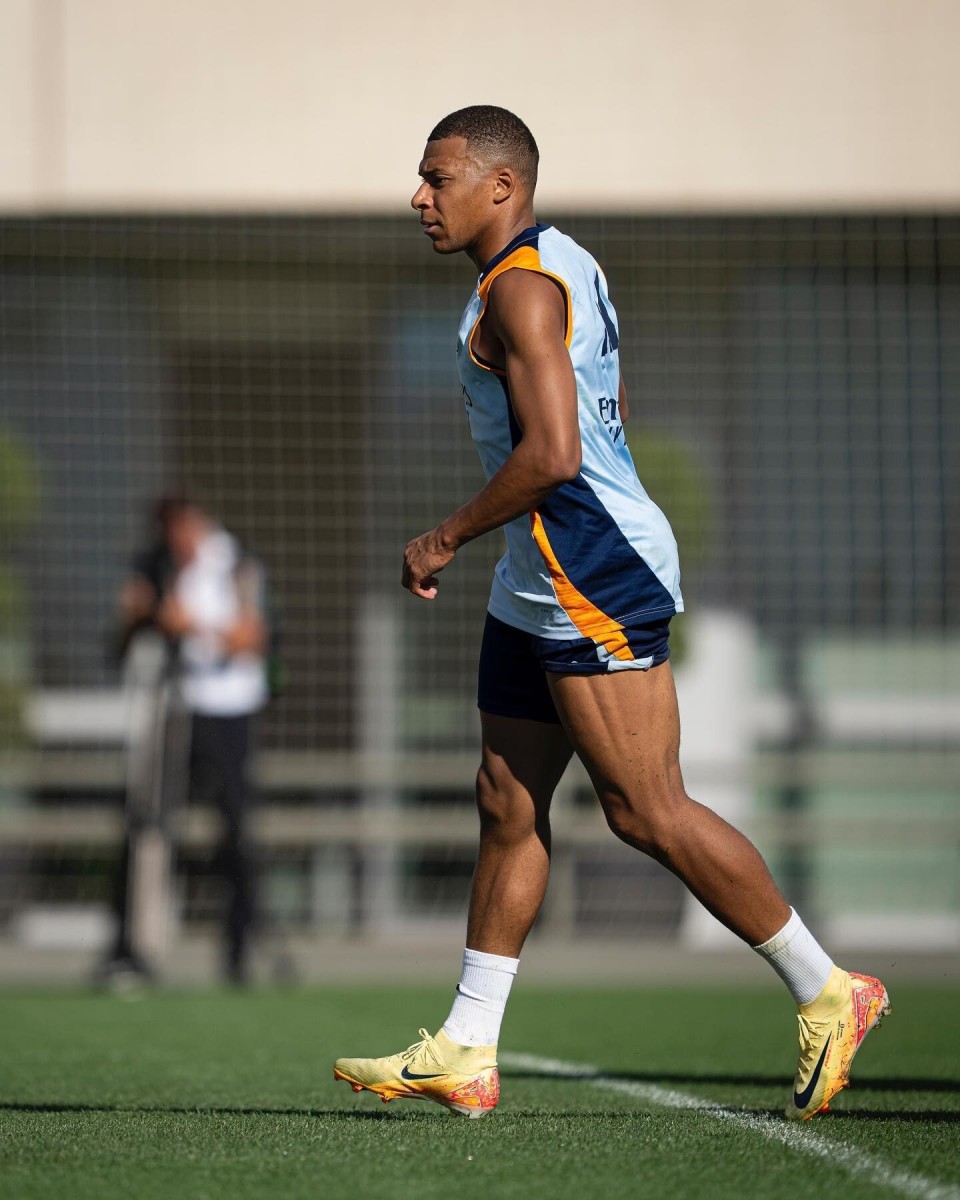 完成角色定 完成角色定